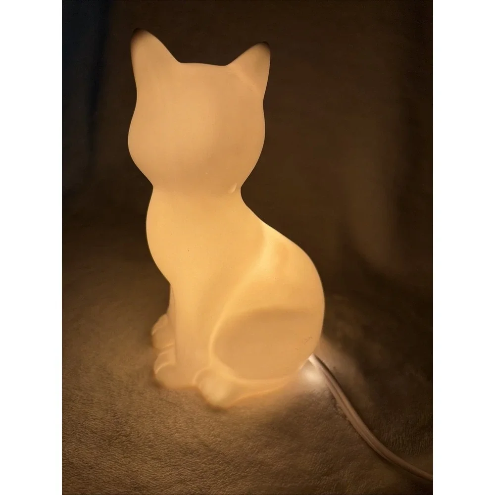 Target White Ceramic Cat Accent Lamp Figural Kitty Night Light Minimalist Boho